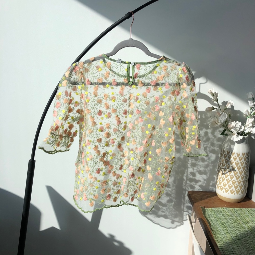 Floral lace short sleeve blouse